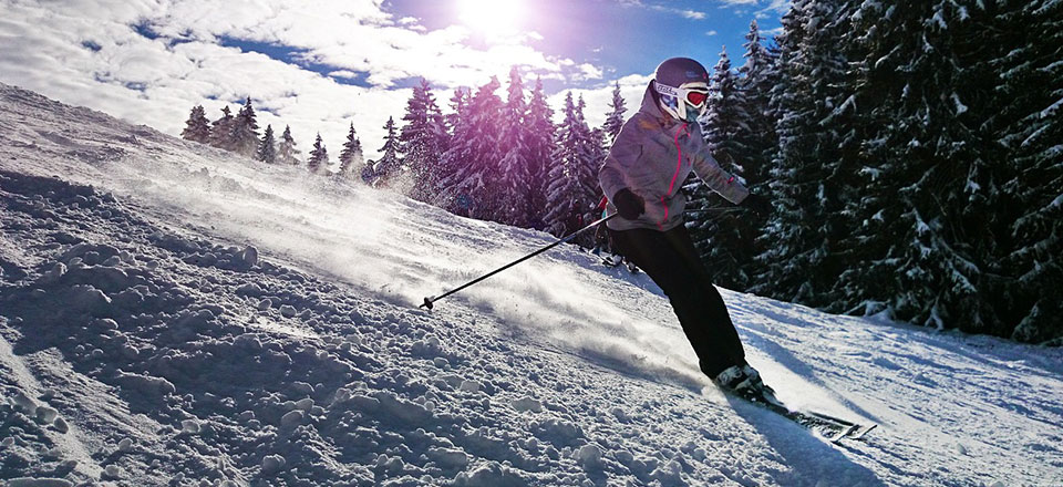 Oferujemy naukę jazdy na nartach lub snowboardzie z prywatnym instruktorem.